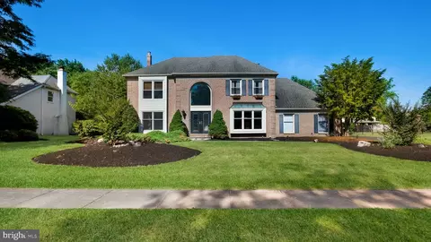 701 Fox Hollow Dr, Yardley, PA 19067