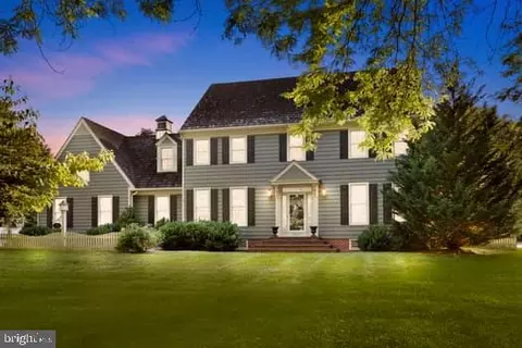 25 Parkside Dr, Langhorne, PA 19047