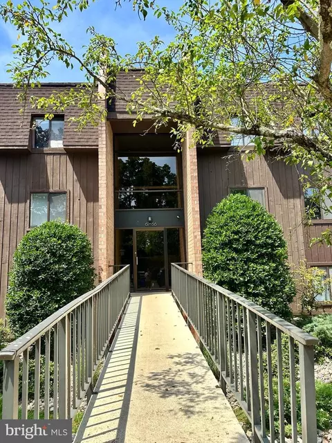 65 Hermitage Dr, New Hope, PA 18938