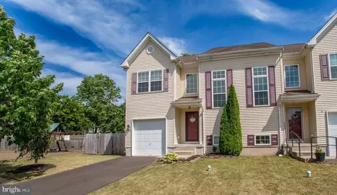 127 Sugarbush Dr, Perkasie, PA 18944