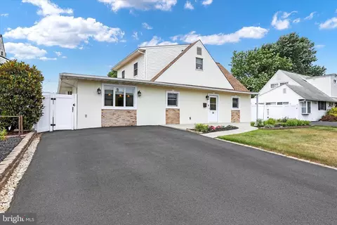 78 N Northturn Ln, Levittown, PA 19054