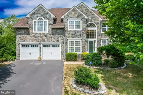 526 Clydesdale Dr, New Hope, PA 18938