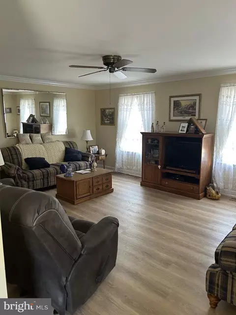 891 Williams Pl, Warminster, PA 18974 photo 2