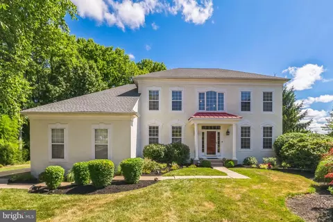 466 Aaron Lloyd Ct, Yardley, PA 19067