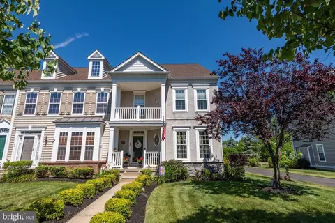 144 Pipers Inn Dr, Fountainville, PA 18923