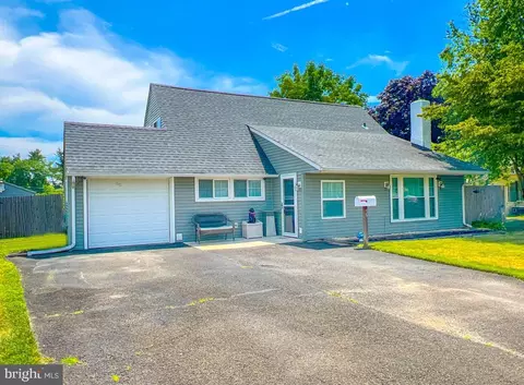 55 Deep Dale Dr E, Levittown, PA 19056