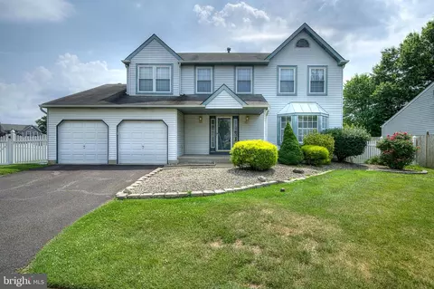 1212 Primrose Ln, Bensalem, PA 19020