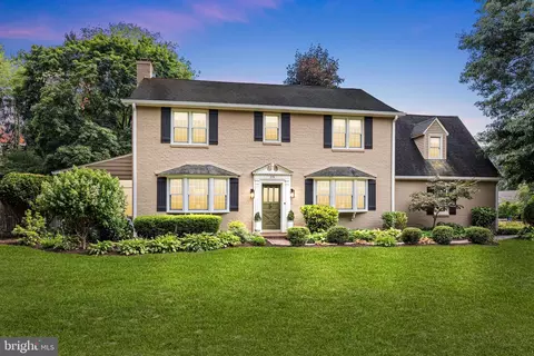 25 Edgewood Rd, Yardley, PA 19067