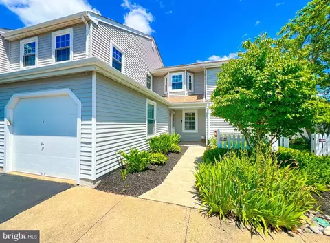 685 A Rose Hollow Dr, Yardley, PA 19067