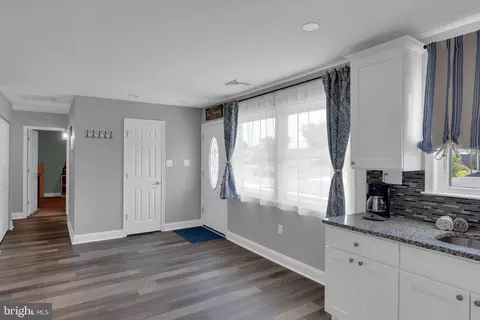 25 Easter Ln, Levittown, PA 19054 photo 9