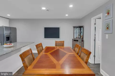 25 Easter Ln, Levittown, PA 19054 photo 8
