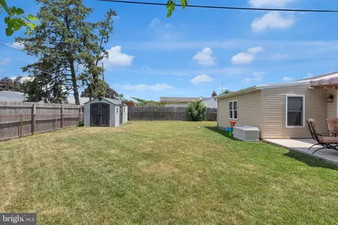 25 Easter Ln, Levittown, PA 19054 photo 18