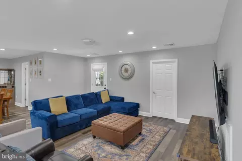 25 Easter Ln, Levittown, PA 19054 photo 5