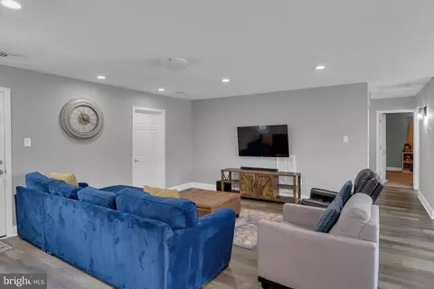 25 Easter Ln, Levittown, PA 19054 photo 6