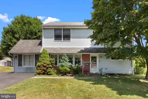 10 Jump Hill Rd, Levittown, PA 19056