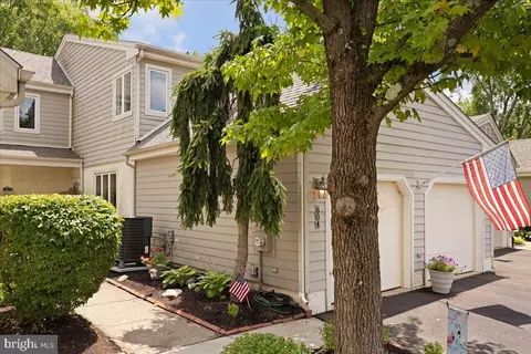 604 Hampton Ct, Doylestown, PA 18901