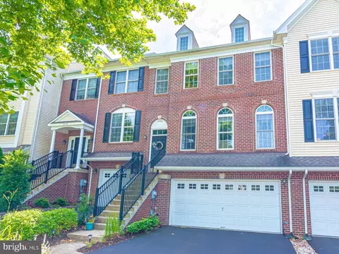 2446 Dorchester St W, Furlong, PA 18925