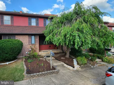 989 Beechwood Pl, Warminster, PA 18974