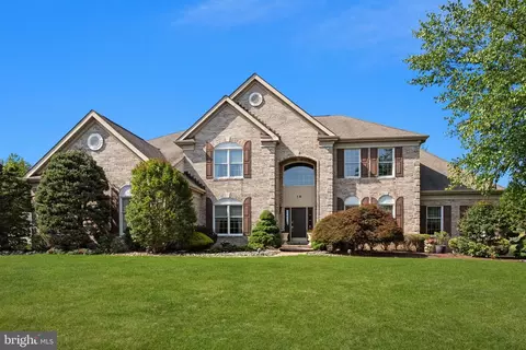 16 Furlong Ct, Holland, PA 18966
