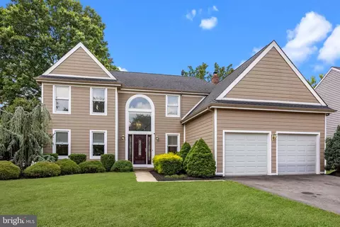 516 Fawnhill Dr, Langhorne, PA 19047