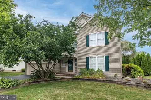 510 Clydesdale Dr, New Hope, PA 18938