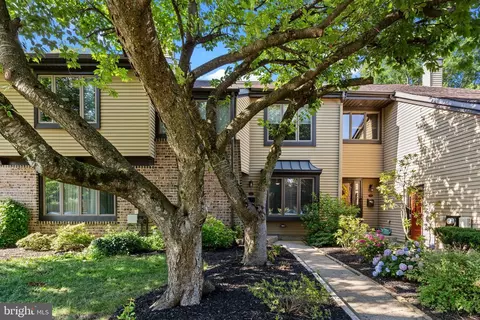 37 Essex Pl, Newtown, PA 18940