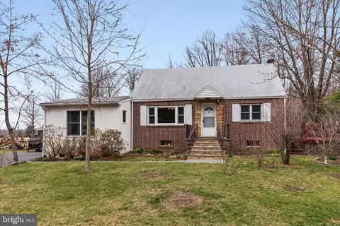 37 Smoketown Rd, Quakertown, PA 18951