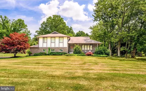 568 Mccarty Dr, Furlong, PA 18925