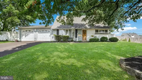 34 Cotton Rd, Levittown, PA 19057