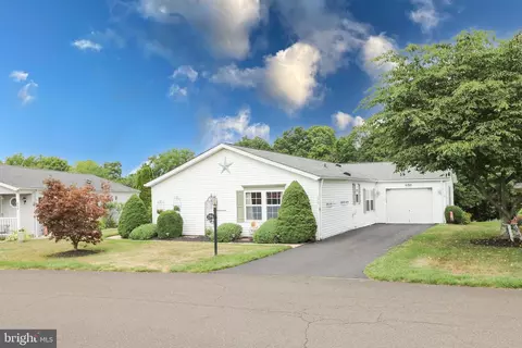 296 Blackberry Cir, New Hope, PA 18938