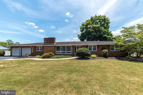 2385 Hillcrest Rd, Quakertown, PA 18951