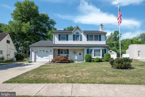 9 Nettletree Ln, Levittown, PA 19054