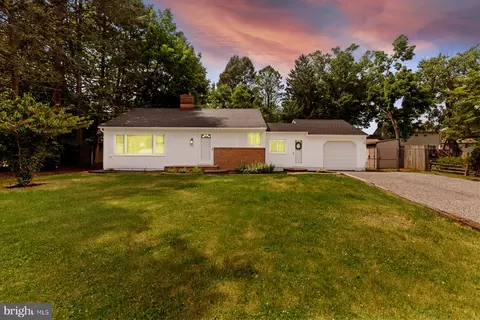 101 Silver Lake Rd, Newtown, PA 18940