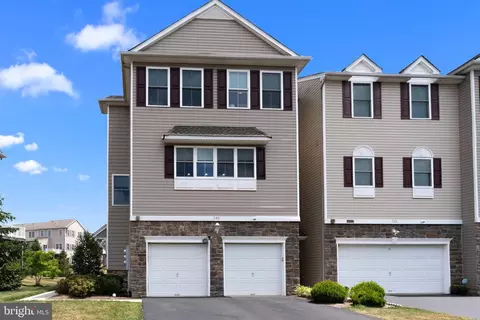 149 Saddlebrook Dr, Bensalem, PA 19020