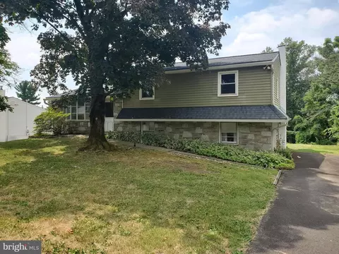 202 Stratford Dr, Southampton, PA 18966