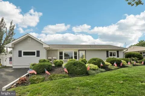 159 Thornridge Dr, Levittown, PA 19054