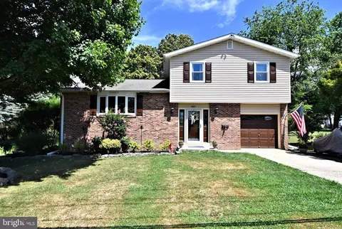 957 Poplar St, Langhorne, PA 19047