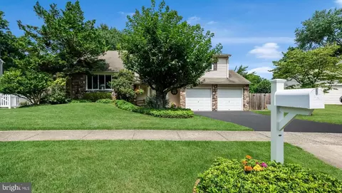 142 Windham Dr, Langhorne, PA 19047