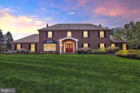 15 Standing Tree Cir, Holland, PA 18966