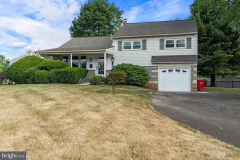 950 Dogwood Rd, Warminster, PA 18974