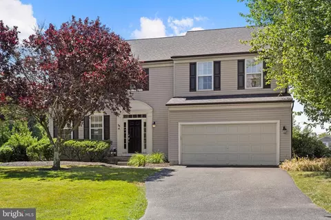 35 Crittenden Dr, Newtown, PA 18940