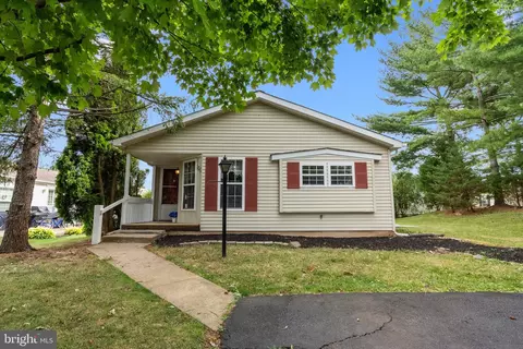 111 Birch Ct, New Hope, PA 18938