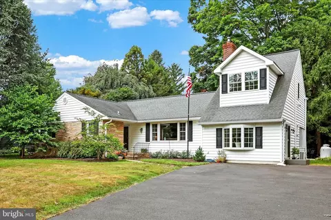 11 Tudor Ln, Yardley, PA 19067