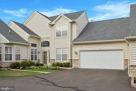 1403 Kingsberry Ct #95, Warrington, PA 18976