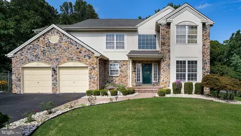358 Deer Dr, Langhorne, PA 19047
