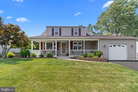 208 Wellington Dr, Warminster, PA 18974