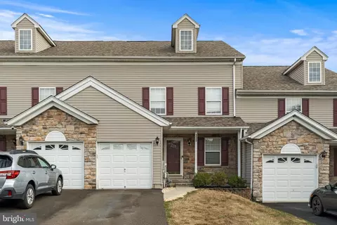 332 Cedar Waxwing Dr, Warrington, PA 18976