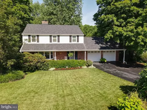 34 Meadowbrook Ln, Chalfont, PA 18914