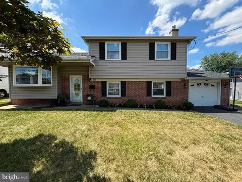 498 Acorn Dr N, Warminster, PA 18974