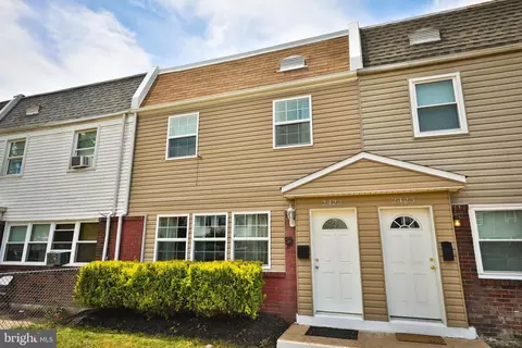 2423 Airacobra St, Levittown, PA 19057